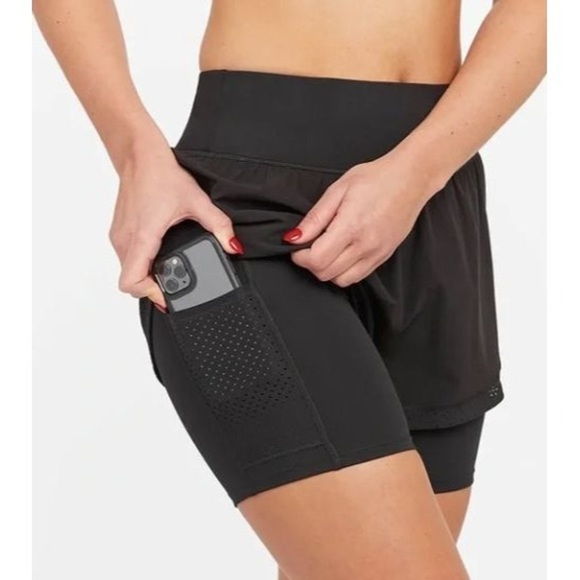 Spanx Get Moving Athletic Shorts size medium - Picture 2 of 8